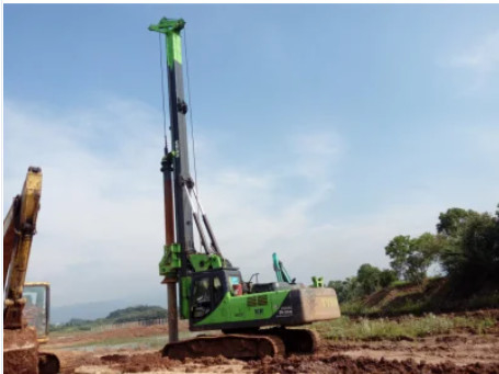 Khai khoan nước khoan đá khoan đá KR150A 1300mm Hydraulic Piling Rig
