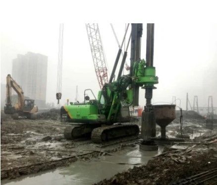 Jiangsu Hydraulic Piling Rig với chiều rộng hoạt động 4300mm 20mm Độ sâu đống tối đa và điều khiển joystick thủy lực để lắp đặt nền tảng