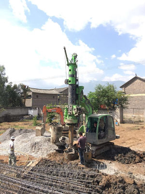 Đồ cắm di động gắn trên bánh xe với mô-men xoắn 90 kN.m, tốc độ vận chuyển 40 km/h và độ sâu khoan 24 m